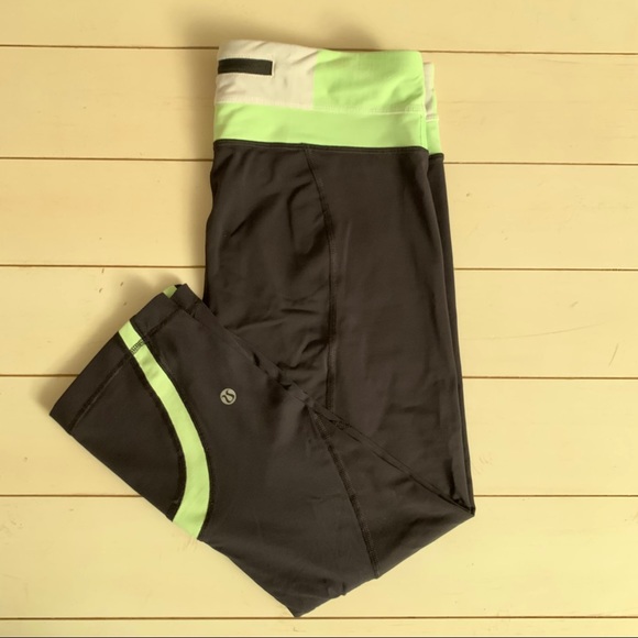 lululemon // Inspire Crop Size 6 - Picture 10 of 10